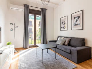 Home staging en piso semi-amueblado, Impuls Home Staging en Barcelona Impuls Home Staging en Barcelona インダストリアルデザインの リビング