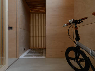 ＆, 風景のある家.LLC 風景のある家.LLC Asian style corridor, hallway & stairs Wood Wood effect