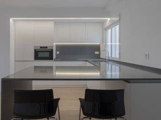 Apartamento AG, en Camins al Grao, acertus acertus Modern kitchen White