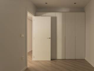 Apartamento IN, en Benetússer, acertus acertus Modern style bedroom White