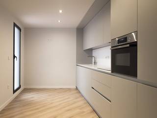 Apartamento IN, en Benetússer, acertus acertus Modern kitchen White