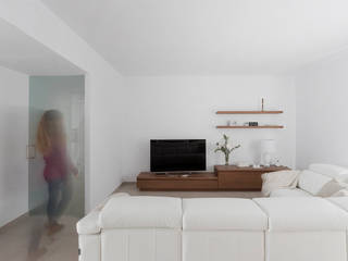 Ático AA, en Santa Gema, acertus acertus Moderne Wohnzimmer Weiß