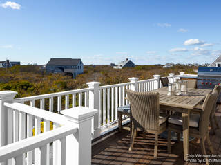 Nantucket, Massachusetts | Speak n' Seagull | Chip Webster Architecture, Chibi Moku Architectural Films Chibi Moku Architectural Films Colonial style balcony, veranda & terrace