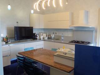 Progetto Restyling Cucina Moderna , Seven Project Studio Seven Project Studio Built-in kitchens لکڑی White