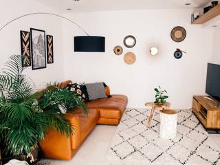 Bohemian Style für eine Wohnung in Wien, hometastic e.U. hometastic e.U. 地中海デザインの リビング 木 木目調