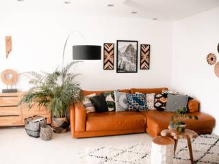 Bohemian Style für eine Wohnung in Wien, hometastic e.U. hometastic e.U. 地中海デザインの リビング