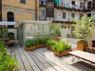 Giardino pensile a Torino, ELENA CARMAGNANI ARCHITETTO ELENA CARMAGNANI ARCHITETTO Rustic style balcony, veranda & terrace