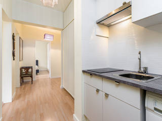Apartamento T1 nas Avenidas Novas, Lisboa, ImofoCCo - Fotografia Imobiliária ImofoCCo - Fotografia Imobiliária Corredores, halls e escadas modernos