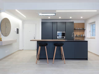 Casa U&L, zero6studio - Studio Associato di Architettura zero6studio - Studio Associato di Architettura Einbauküche Schwarz