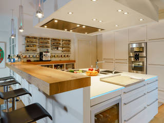 Küche gewürzt mit LED, Olaf Reinecke Küchendesigner Olaf Reinecke Küchendesigner Einbauküche Holzwerkstoff Weiß