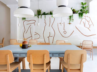 Agrado Café: Un café para todos en pleno Rastro de Madrid , Interiorismo y decoración en Madrid / Kando Estudio Interiorismo y decoración en Madrid / Kando Estudio Aeropuertos de estilo moderno