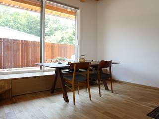 ”Ｌ” Ｈouse（奈良・生駒市の長期優良・二世帯住宅） , ＡＴＳ造家設計事務所 ＡＴＳ造家設計事務所 Eclectic style dining room Wood Wood effect