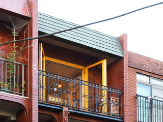 高輪の三階, MoY architects | 山本基揮建築設計 MoY architects | 山本基揮建築設計 Balcony Iron/Steel