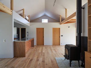 House Azumino / ハウス 安曇野, MoY architects | 山本基揮建築設計 MoY architects | 山本基揮建築設計 Ausgefallene Wohnzimmer