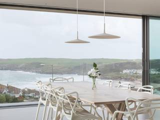 Modern Eco-Friendly Sustainable Holiday home in Polzeath Cornwall, Arco2 Architecture Ltd Arco2 Architecture Ltd Phòng ăn phong cách tối giản