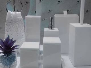 Banheiro Decorado com acessórios de resina nas cores claras, Ambrósio Design Ambrósio Design Modern Banyo