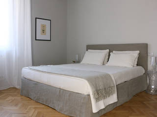 Comfort zone - restyling camera, Arching - Architettura d'interni & home staging Arching - Architettura d'interni & home staging Modern style bedroom Grey