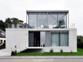 Haus aus Beton - Neubau eines Einfamilienhauses in Mülheim an der Ruhr, Oliver Keuper Architekt BDA Oliver Keuper Architekt BDA Case in stile minimalista Cemento