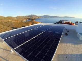 Sistema Autónomo en hogar en Ensenada, XUSOL Energía Solar XUSOL Energía Solar Techos planos