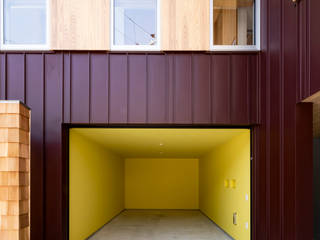 U2, キリコ設計事務所 キリコ設計事務所 에클레틱 차고 / 창고 황색