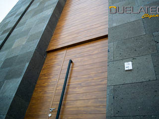 Conoce Dualtec Elegance , Lamitec SA de CV Lamitec SA de CV Minimalist style doors Metal Wood effect Doors
