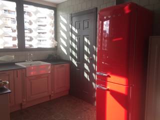 ADECUACION DE COCINAS, Estudio RYD, S.L. Estudio RYD, S.L. Kitchen Aluminium/Zinc Red