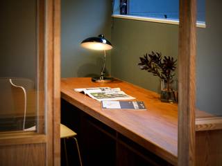 小さな家族と住まう。, TKD-ARCHITECT TKD-ARCHITECT Modern Study Room and Home Office Solid Wood