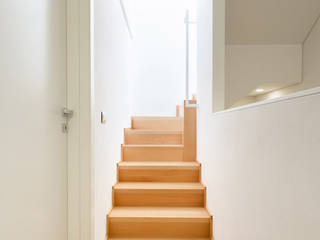 “Progetto di ristrutturazione di un villino dei primi ‘900 a Firenze”, ANTONIO SAPORITO architettura+design Firenze ANTONIO SAPORITO architettura+design Firenze Stairs Solid Wood Multicolored