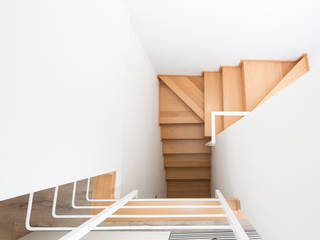 “Progetto di ristrutturazione di un villino dei primi ‘900 a Firenze”, ANTONIO SAPORITO architettura+design Firenze ANTONIO SAPORITO architettura+design Firenze Stairs Wood Wood effect