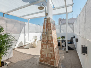 Ático con alma urbana, custom casa home staging custom casa home staging Mediterraner Balkon, Veranda & Terrasse