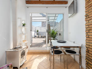 Ático con alma urbana, custom casa home staging custom casa home staging Mediterranean style dining room