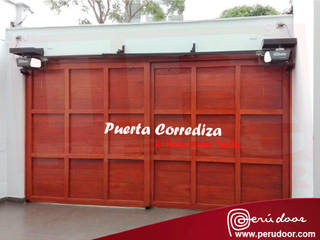 Puertas Automaticas de Garaje Peru, Puertas Automaticas - PERU DOOR Puertas Automaticas - PERU DOOR Modern Garage and Shed Wood-Plastic Composite Brown