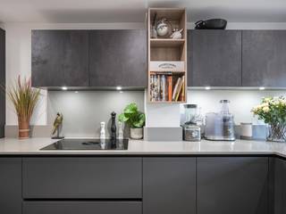 Modern in Tones of Grey, PTC Kitchens PTC Kitchens Встроенные кухни Серый