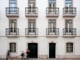 Janelas da Sé | Pátios da Sé - Rua das Canastras, Lisboa, Atelier Central Arquitectos Atelier Central Arquitectos Multi-Family house Solid Wood Multicolored