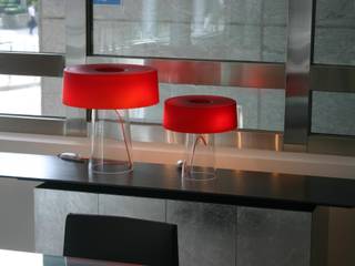 Glam lampada da tavolo, Nosenso Design Sensations Nosenso Design Sensations 모던스타일 복도, 현관 & 계단 유리 빨강