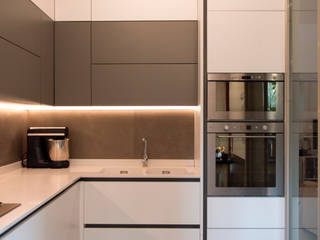+ LUCE, OPA Architetti OPA Architetti Built-in kitchens MDF White