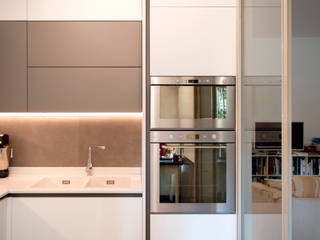 + LUCE, OPA Architetti OPA Architetti Built-in kitchens MDF White