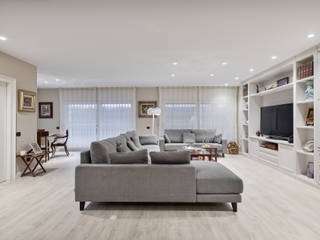 Vista lateral Gramil Interiorismo II - Decoradores y diseñadores de interiores Livings de estilo clásico
