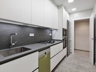 Vivienda MC, Gramil Interiorismo II - Decoradores y diseñadores de interiores Gramil Interiorismo II - Decoradores y diseñadores de interiores Built-in kitchens
