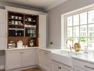 Cool white Edwardian style kitchen, John Ladbury and Company John Ladbury and Company Кухня в классическом стиле