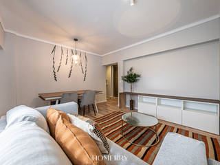 Portugal waits for you. A lovely 2beds in Estoril., HOMERRY HOMERRY モダンデザインの リビング