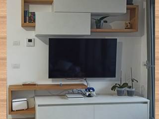 MINI Parete soggiorno TV realizzata su misura, CORDEL s.r.l. CORDEL s.r.l. Modern Living Room Engineered Wood White