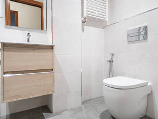 Reforma de baño en Av. Martí Pujol de Badalona, Grupo Inventia Grupo Inventia Modern Bathroom Tiles White