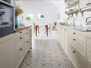 New Country Style: moderne Landhausküche zum Verlieben, Kemner Home Company Küchen Kemner Home Company Küchen Built-in kitchens