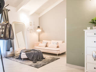 HOME STAGING E FOTOGRAFIE IMMOBILIARI DI UN ATTICO IN VENDITA, Home-details Home-details Minimalist bedroom