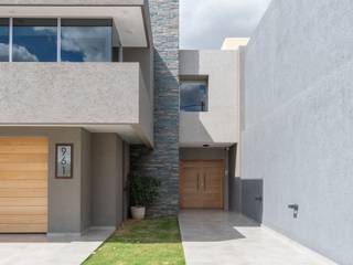 CASA NR, KARLEN + CLEMENTE ARQUITECTOS KARLEN + CLEMENTE ARQUITECTOS Moderne Häuser Beton Grau