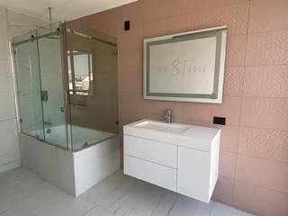 Baño Teens , deSTudio deSTudio Minimalist style bathrooms Tiles
