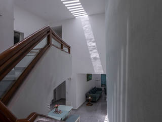 Sophisticated Simplicity, S Squared Architects Pvt Ltd. S Squared Architects Pvt Ltd. Stairs Bricks White