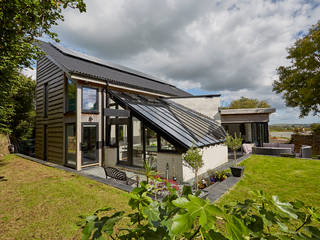 Low energy passive house inspired family home is a true self build for Directing Architect Ian, located in Cornwall, Arco2 Architecture Ltd Arco2 Architecture Ltd Rumah Modern