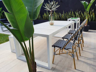 Comedor Nuvio blanco para exteriores, MÖGEN OUTDOOR MÖGEN OUTDOOR モダンデザインの ダイニング アルミニウム/亜鉛